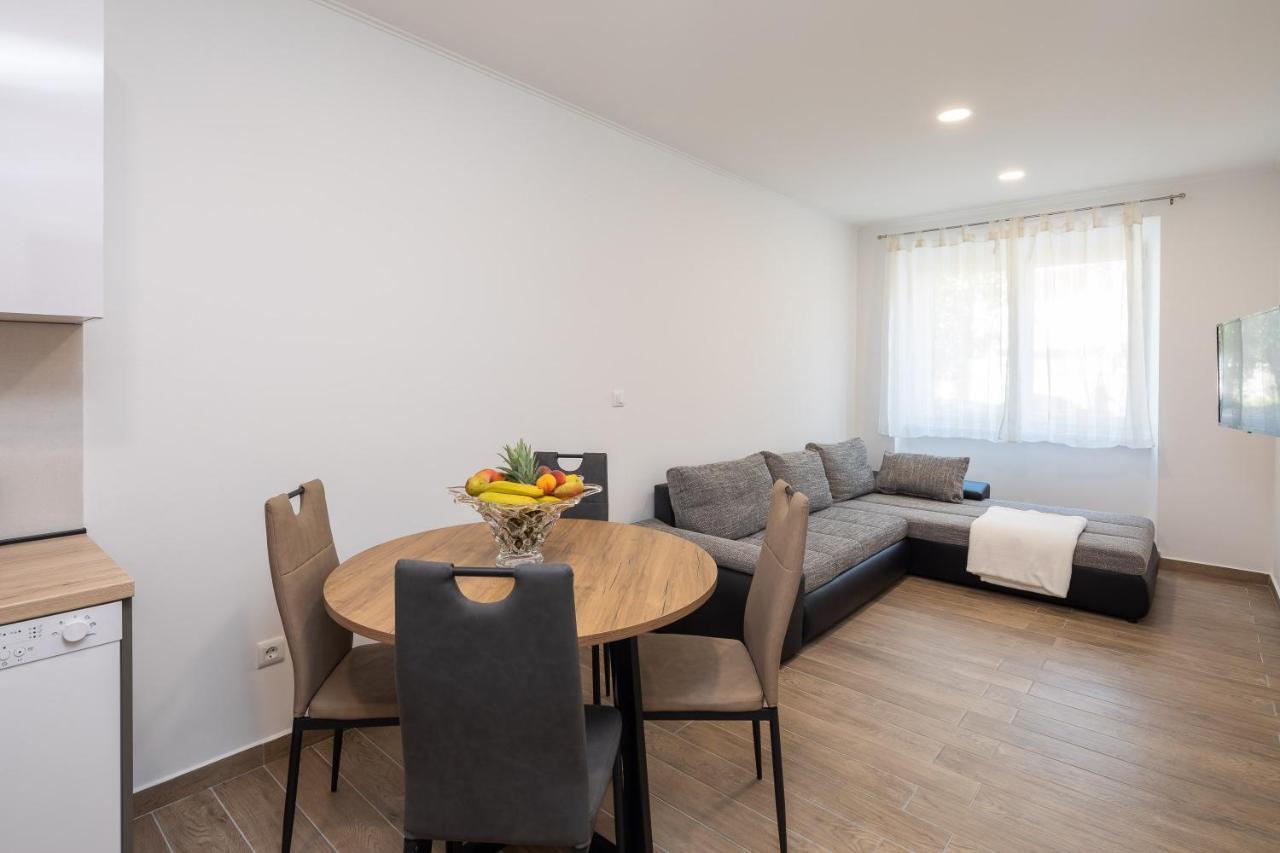 Direct Beach Apartments Jesenice  Exterior foto